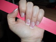 zseles korom akrillal diszitve